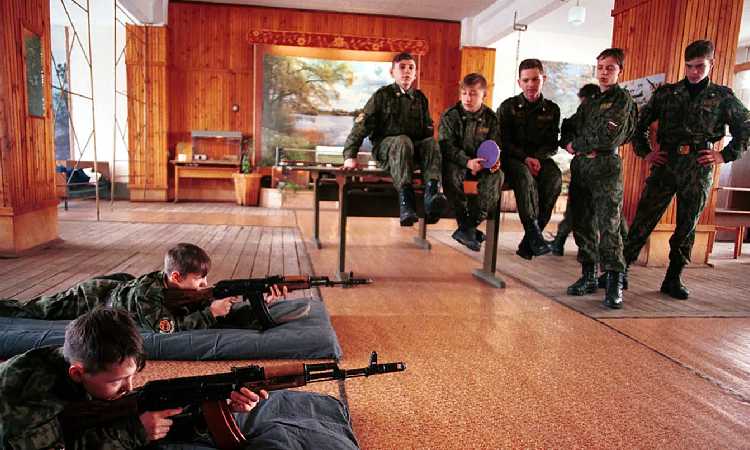 Rusia Masukkan Latihan Militer Dasar Jadi Materi Pelajaran Siswa