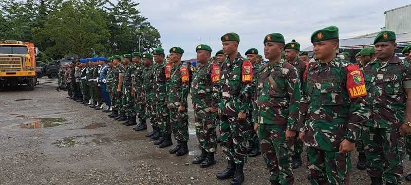 Sambut Kunjungan Kerja Panglima TNI dan Kapolri, Dandim Mimika Pimpin Apel Gabungan Gelar Pasukan