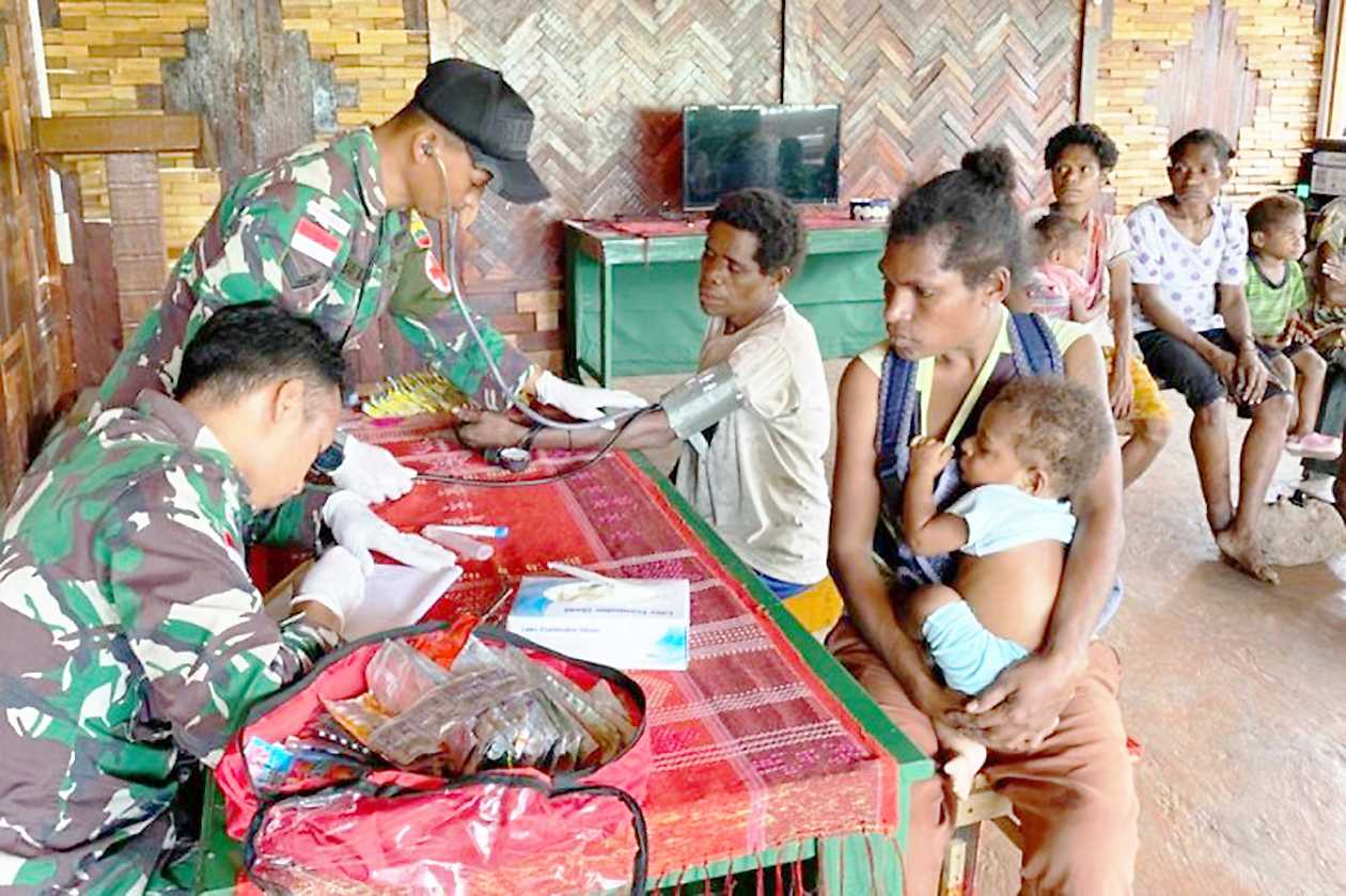 Satgas Pamtas RI-PNG Beri Pengobatan Gratis di Keerom