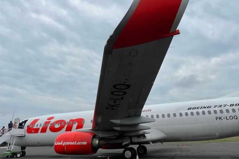 Sayap Pesawat Lion Air Tabrak Atap Garbarata Bandara Merauke