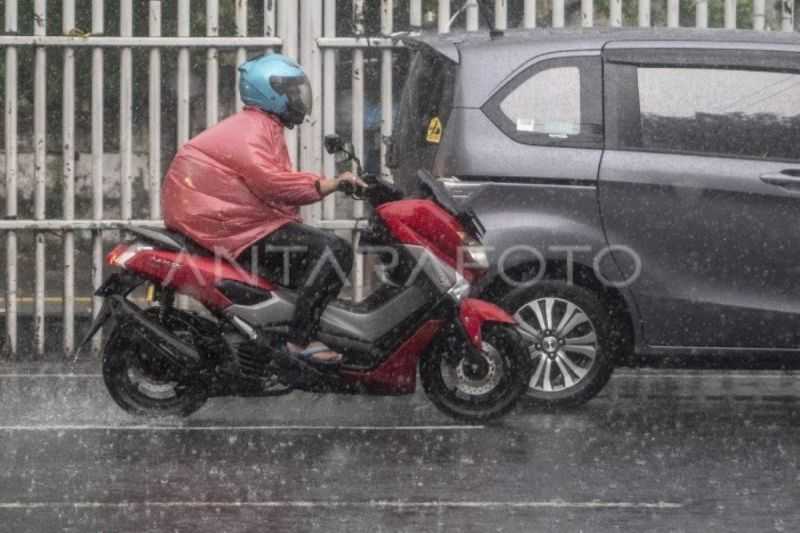 Sebagian DKI Diperkirakan Hujan Dengan Kapasitas Sedang Pada Senin Malam