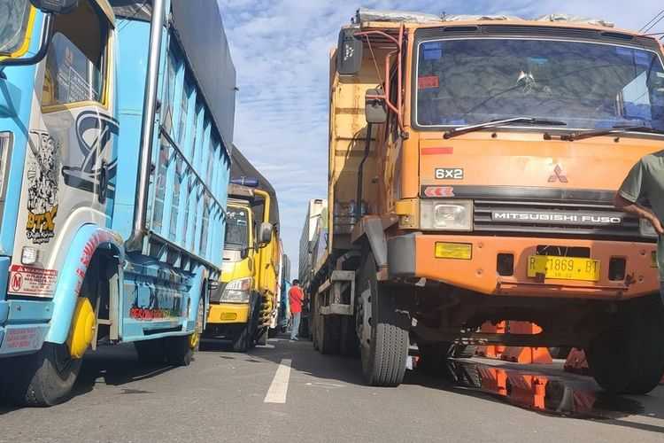 Sebanyak 40 Sopir Truk Gelar Aksi hingga Tutup Jalan di Tol Padaleunyi, Kini Dibina Polda Jabar