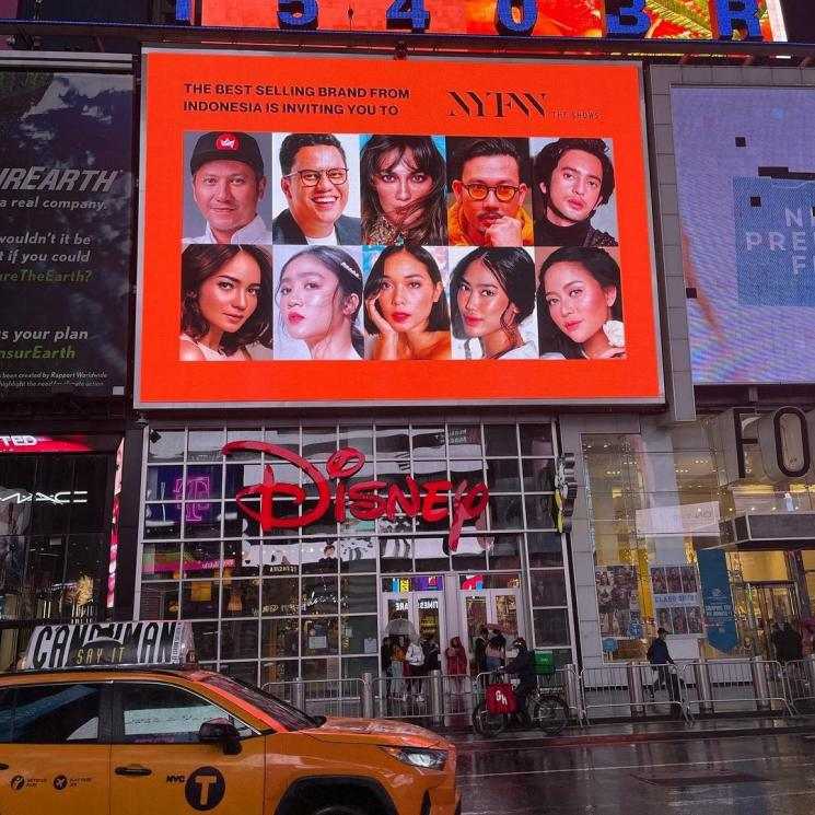 Sejumlah Artis Indonesia Tampil di Billboard New York Times Square, Ada Apa?