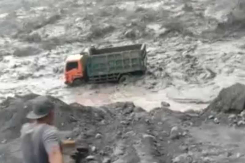 Semoga segera Dapat Bantuan, Dua Desa di Lumajang Terdampak Banjir Lahar Dingin Gunung Semeru