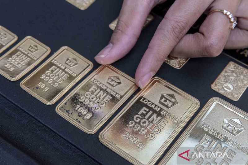 Sempat Turun, Harga Emas Antam Ditetapkan Rp969.000 per Gram