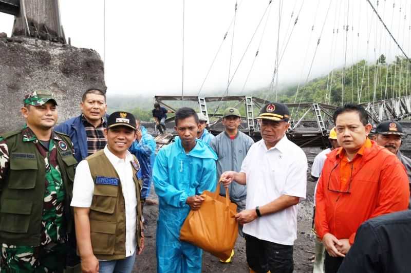 Semua Sarana yang Dikerahkan, Pemerintah Pastikan Logistik Warga Terisolir Lahar Dingin Semeru Aman