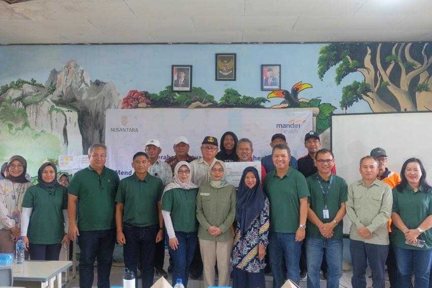 Sepuluh SD Binaan Otorita IKN Menerima bantuan CSR Mandiri Inhealth