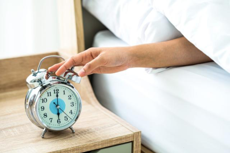 Sering Bangun Tidur Karena Alarm Tingkatkan Risiko Penyakit Kardiovaskular