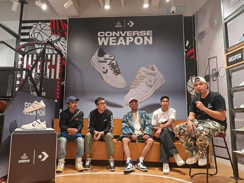 Setelah 35 Tahun, Siluet Sepatu Converse Weapon Kembali Hadir