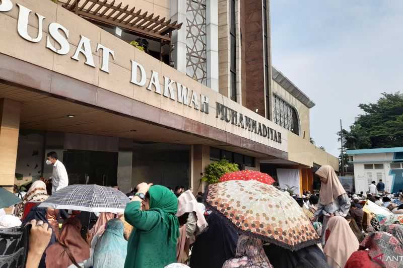 Shalat Id di Lapangan Gedung PP Muhammadiyah Diiringi Hujan Gerimis