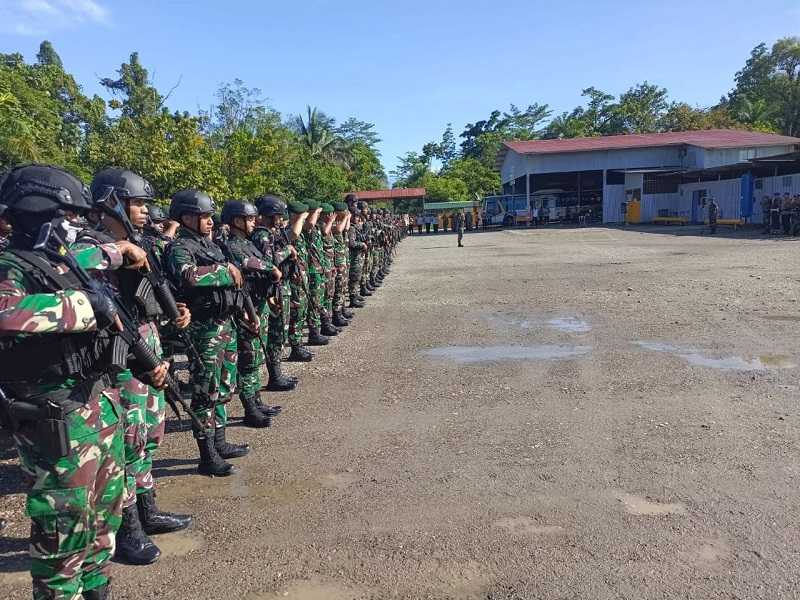 Siapkan Pengamanan Kunker Wapres, Dandim Mimika Dampingi Kasrem 174/ATW Laksanakan Apel Gelar Pasukan