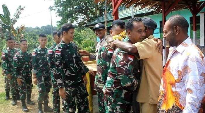 Suasana Haru Jelang Purna Tugas Satgas Yonif 143 TWEJ Berpamitan ke Warga Papua