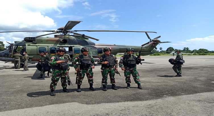 Tak Kenal Takut, Jenderal Bintang Satu TNI Datangi Pasukan yang Bertugas di Sarang KKB