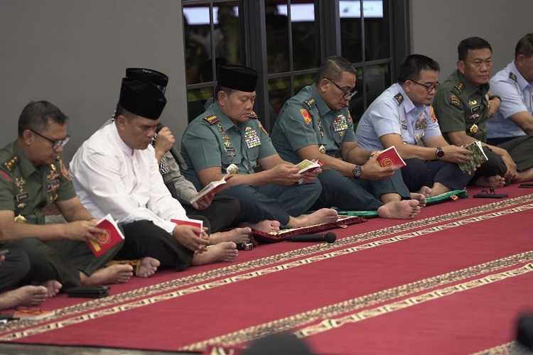 Tempati Rumah Dinas, Panglima TNI Gelar Doa Bersama