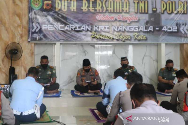 Tentara dan Polisi Doa Bersama untuk Awak Kapal Selam KRI Nanggala-402