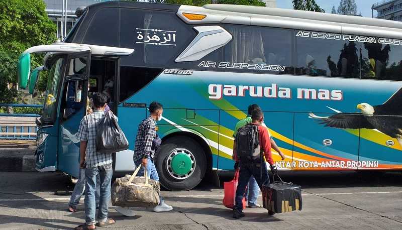 Tetap Hati-hati! Memaksakan Berangkat ke Kampung Halaman Seorang Pemudik Meninggal Dunia di Dalam Bus