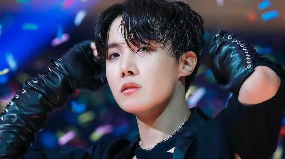 Tinggalkan Penggemar, J-Hope Beri Army Hadiah Single Solo