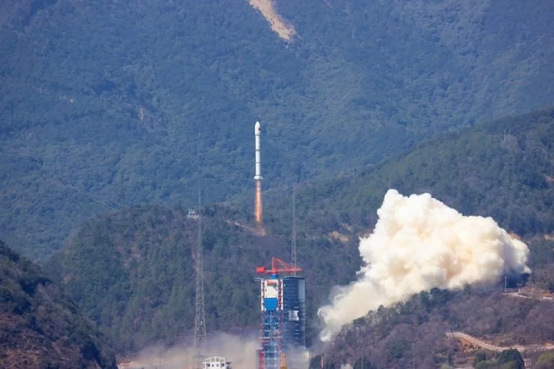 Tiongkok Luncurkan Tujuh Satelit Baru