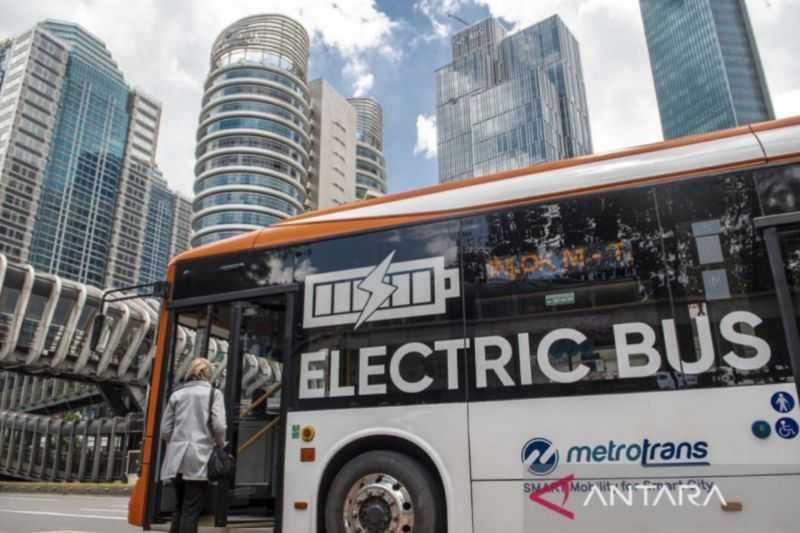 TransJakarta Nilai Bus Berbasis Listrik Efektif Kurangi Polusi Udara