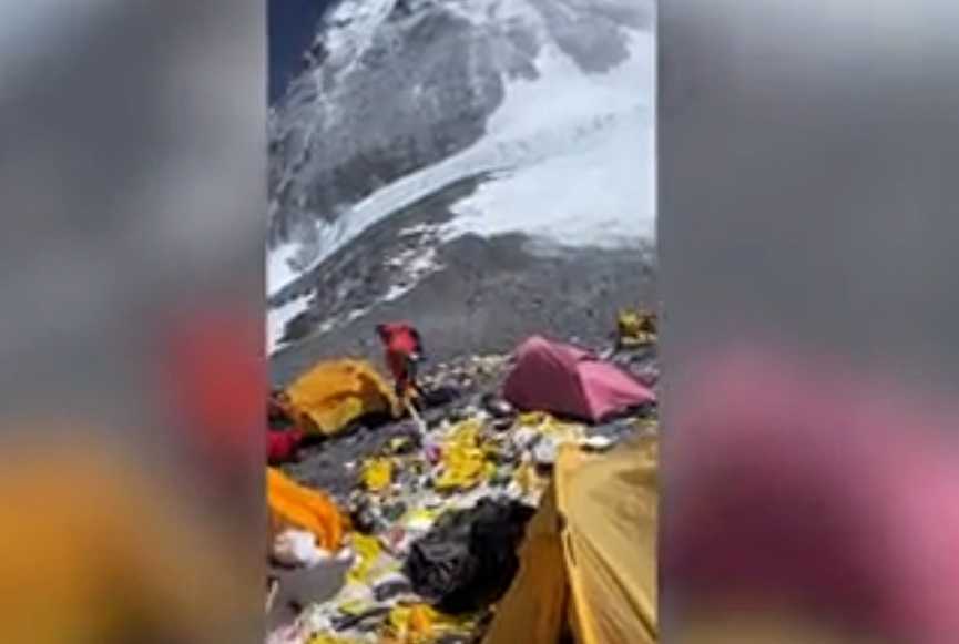 Viral, Gunung Everest Ditutupi 'Lautan' Sampah