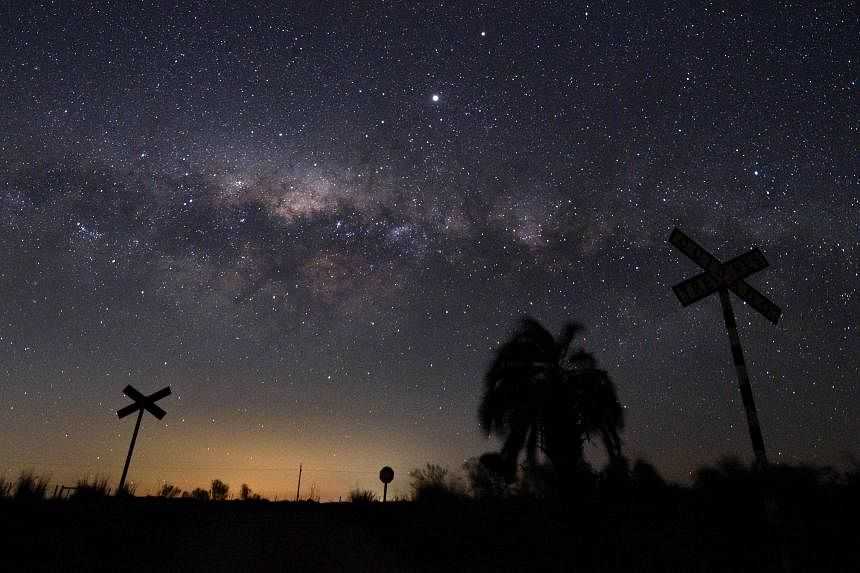 Visibilitas Bintang Menurun dengan Cepat karena Polusi Cahaya di Malam Hari