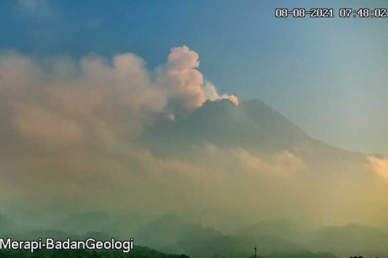 Waduh Semoga Tak Ada Korban, Hujan Abu Guyur Sejumlah Wilayah di Lereng Gunung Merapi