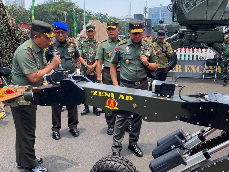 Wakil Kepala Staf Angkatan Darat Kunjungi Stand Zeni TNI AD