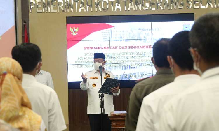 Wali Kota Tangerang Selatan Lantik Puluhan ASN Demi Tingkatkan Pelayanan ke Masyarakat