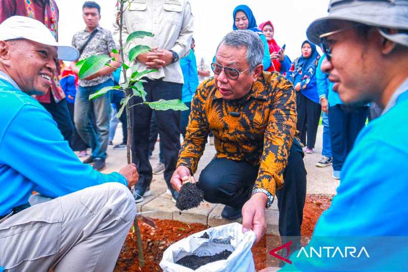 Wali Kota Tangsel Sarankan Persatuan Bank Sampah Bisnis Tanaman Buah