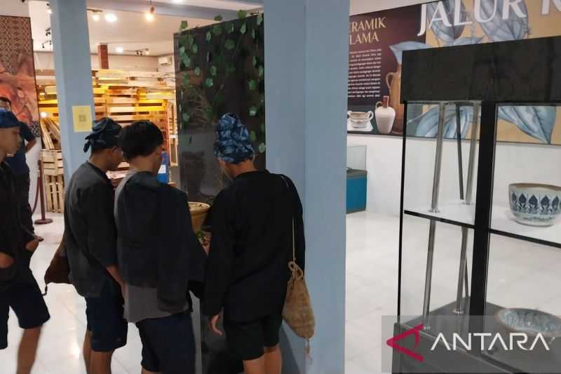 Warga Badui Kunjungi Museum Situs Kepurbakalaan Banten Lama