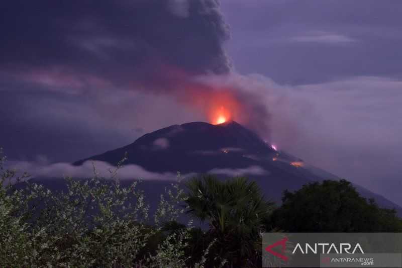 Warga Kaki Gunung Ile Lewotolok Diimbau Waspada Ancaman Lahar