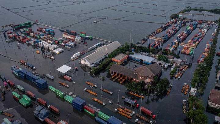 Warga Semarang Menangis! Pelabuhan Tanjung Emas Kembali Dilanda Banjir Rob Setinggi Ini