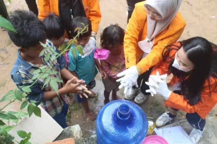 Warga Suku Anak Dalam Diajarkan Perilaku Hidup Bersih