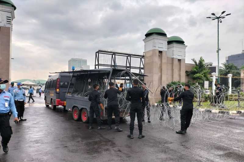 Waspada Penyusup, Polisi Saring Mahasiswa dan Masyarakat yang Berdemo di Kawasan DPR dan Patung Kuda-Monas