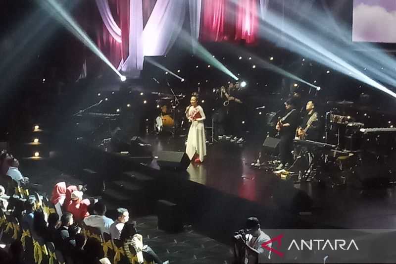 Wow! Yura Yunita Hipnotis Penonton Konser Merdeka Fiesta