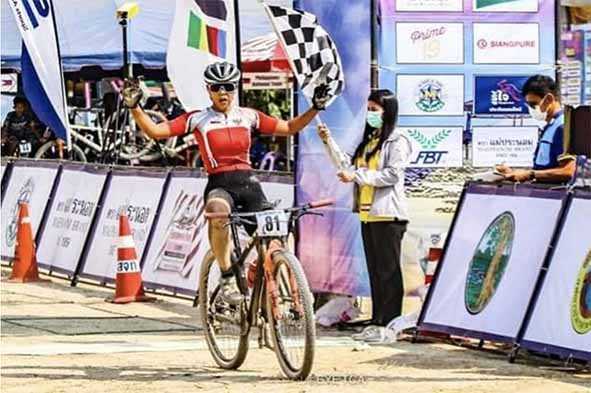 Yunia Angelly Sahdat Pembalap Sepeda Asal Kotabaru Raih Juara Dua MTB Cup 1 Saklek 2023 di Thailand