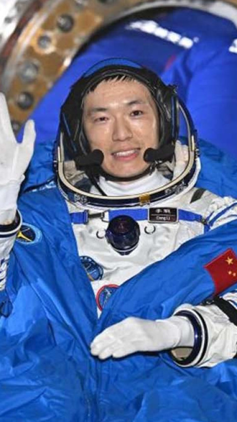 Astronot Tiongkok dari Stasiun Tiangong Kembali ke Bumi