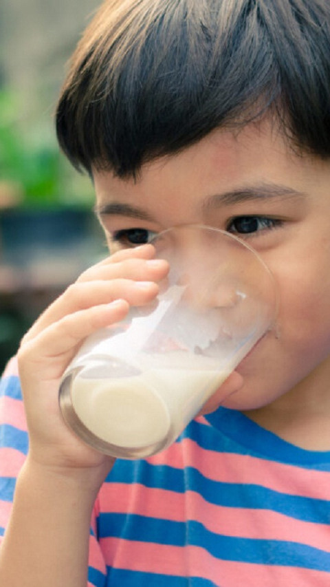 Ini Perbedaan Alergi Susu dengan Intoleransi Laktosa pada Anak