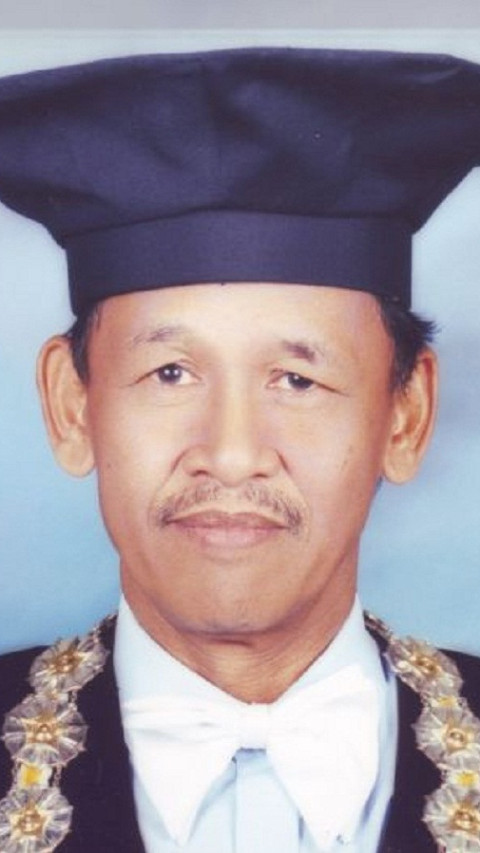 Jenazah Prof Ichlasul Amal Dimakamkan di Sleman