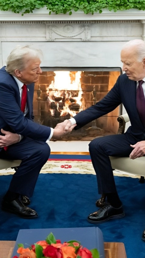 Momen Bersejarah: Biden dan Trump Bertemu di Gedung Putih