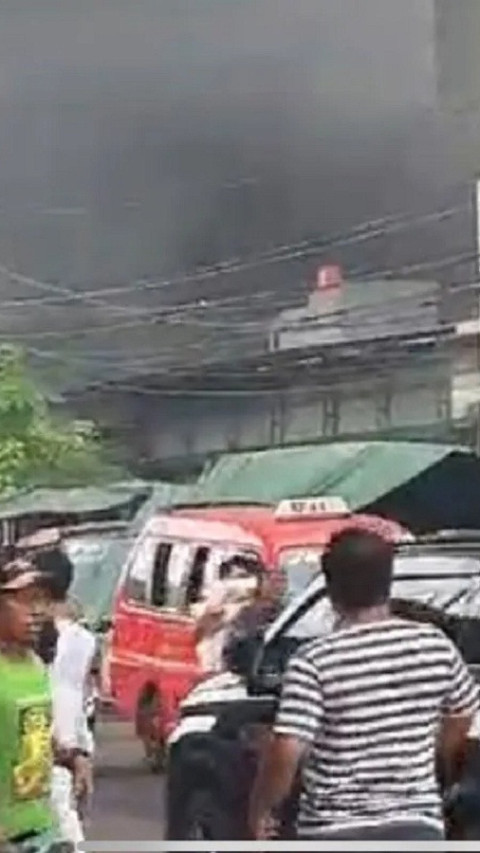 Gudang Terbakar di Penjaringan Jakarta Utara, 7 Mobil Damkar Dikerahkan 