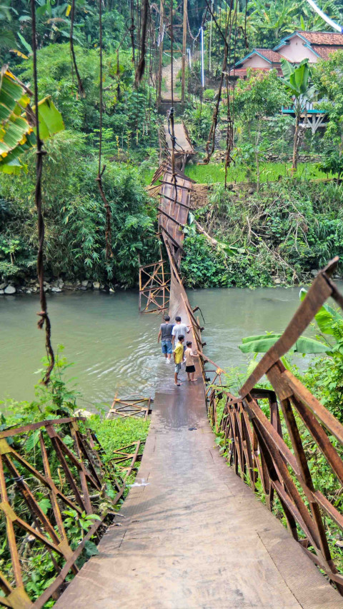 Jembatan Gantung Rusak