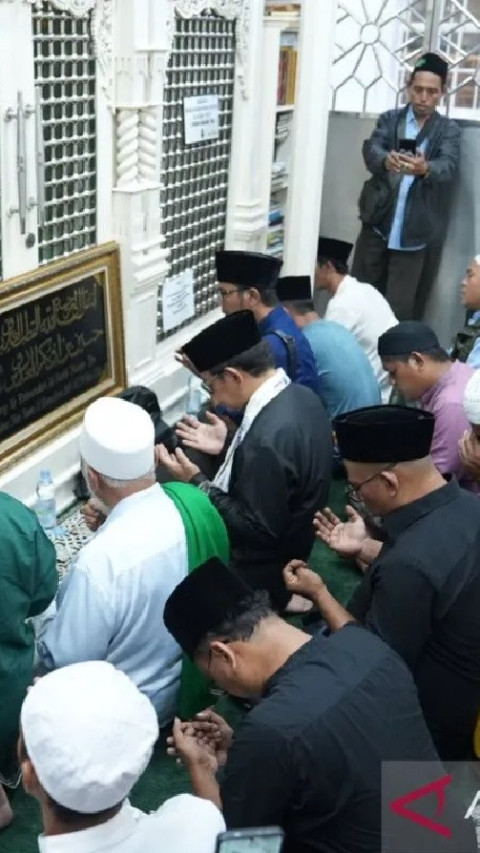 Cagub Pramono Ziarah ke Makam Habib Luar Batang, Janji Perkuat Wisata Religi 