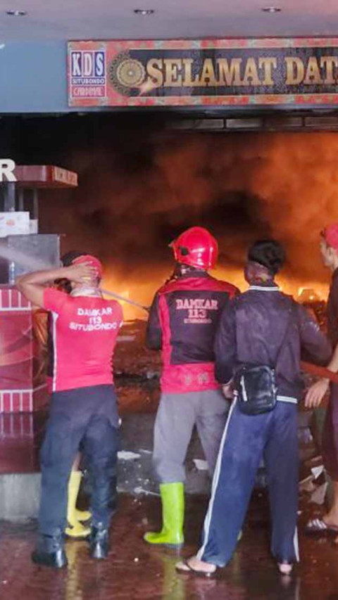 Pusat Perbelanjaan Terbesar di Situbondo Terbakar