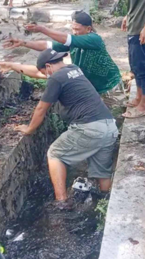 Antisipasi Banjir, Pemkab Lombok Tengah Bersihkan Jaringan Irigasi 