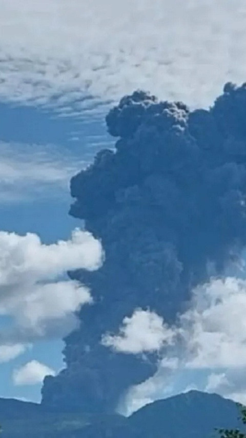 Gunung Dukono Erupsi Lagi, Lontarkan Kolom Abu Setinggi 1.000 Meter