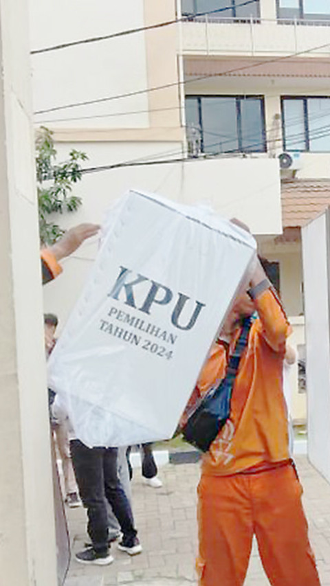 KPU Jaktim Distribusikan Logistik Pilkada