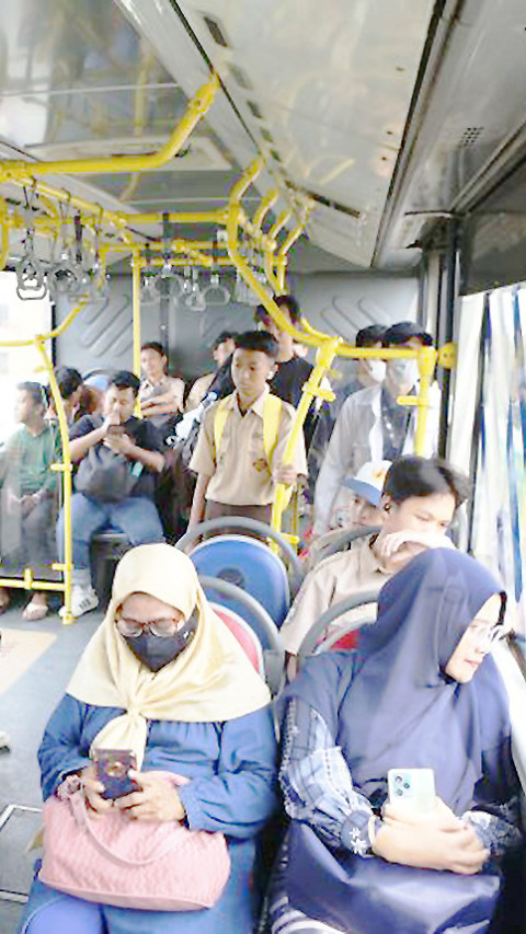 Penumpang LRT dan Transjakarta Naik di Oktober 2024