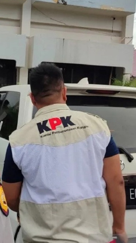 Dikawal Polisi Bersenjata Lengkap, KPK Geledah Kantor Disnakertrans Provinsi Bengkulu Pasca OTT