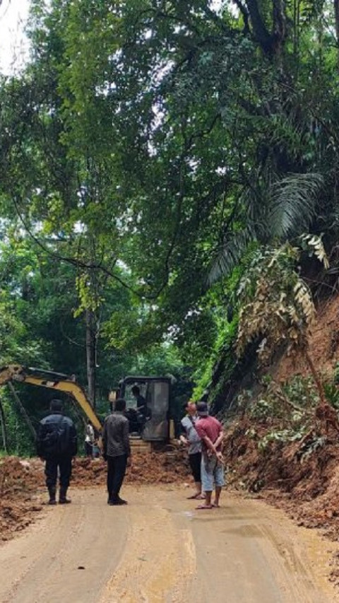 Jalur Selatan Cianjur Belum Aman, Kendaraan Berat Dilarang Melintas